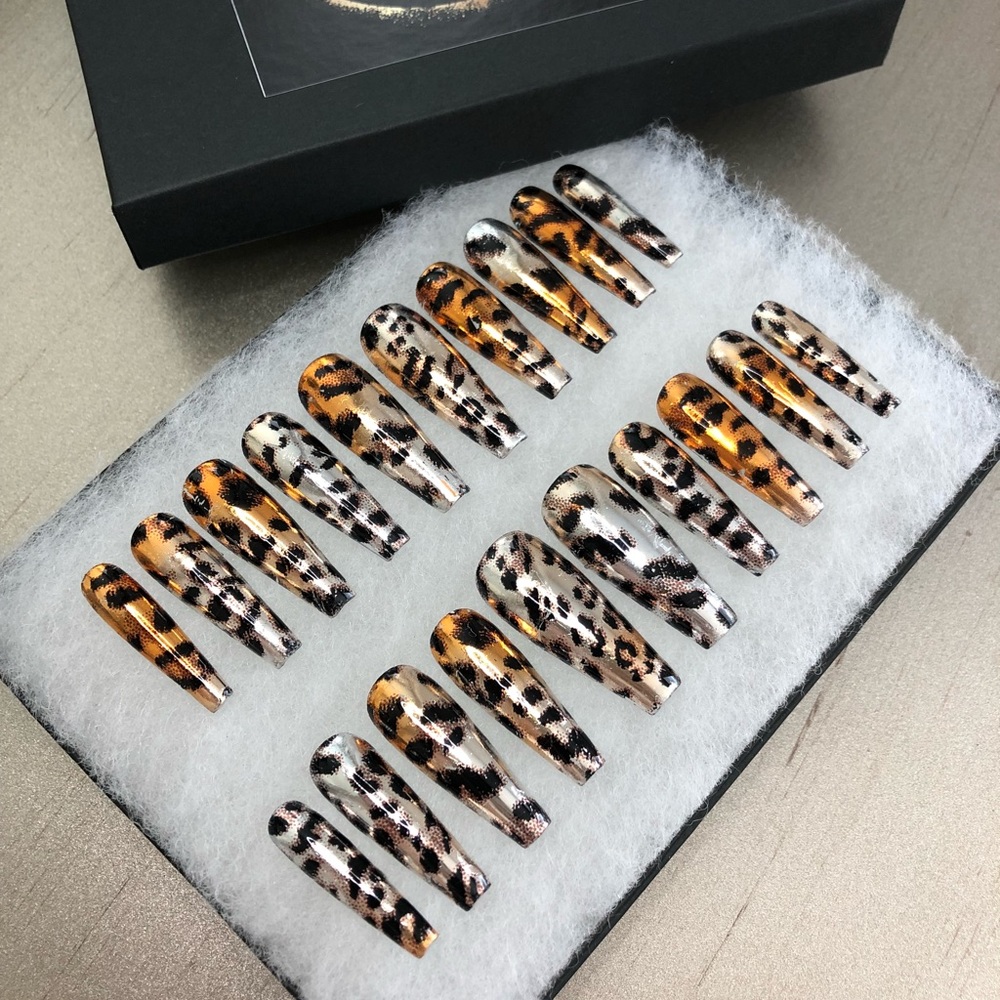 Press on Nails | Fake Nails - Picture 2 of 2
